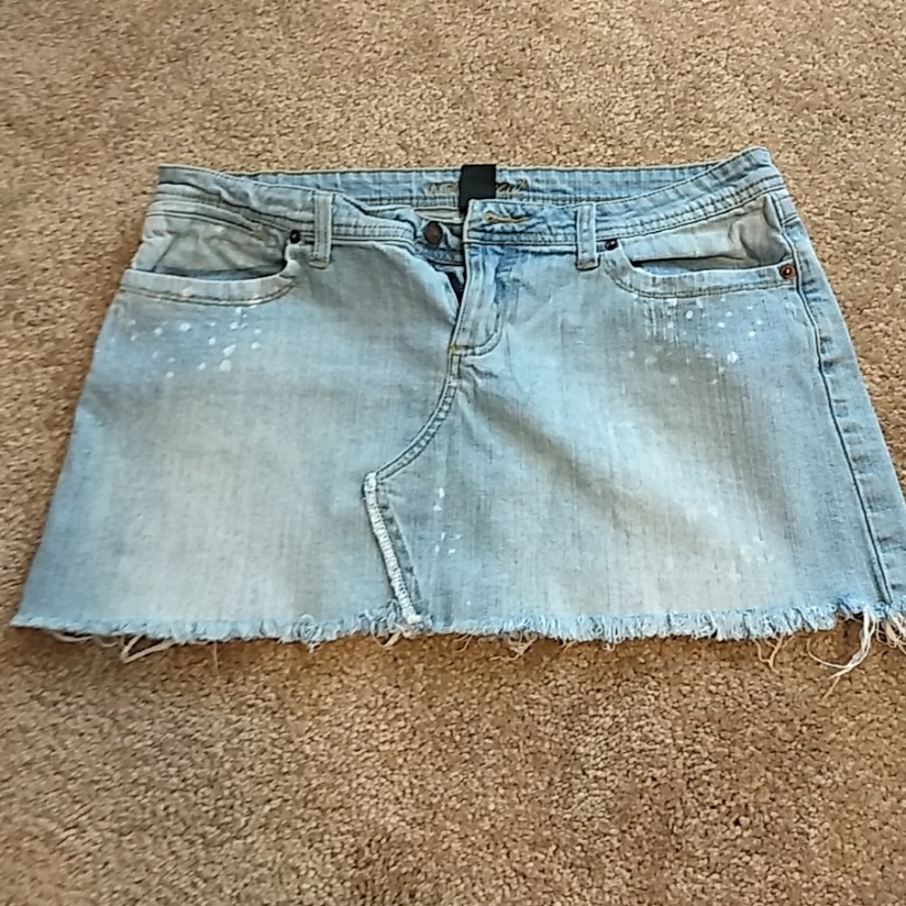 Wet seal skirt